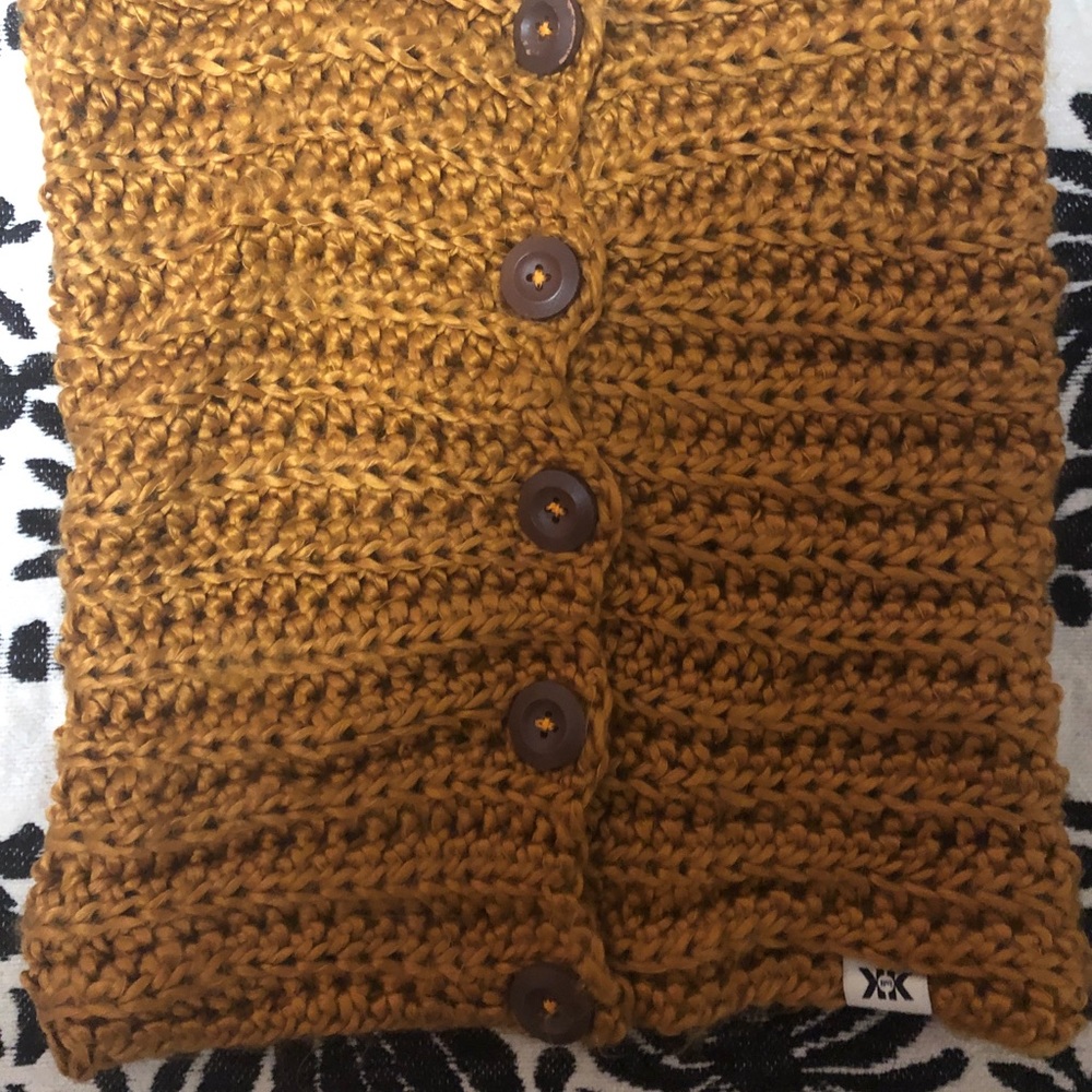 Krochet kids hand knit scarf ❤️💛